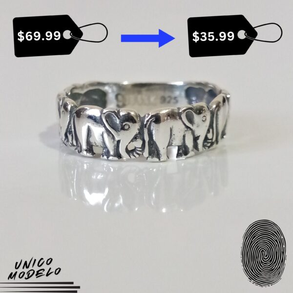 Hermoso anillo de plata con motivo de elefantes, una joya que captura la atención.