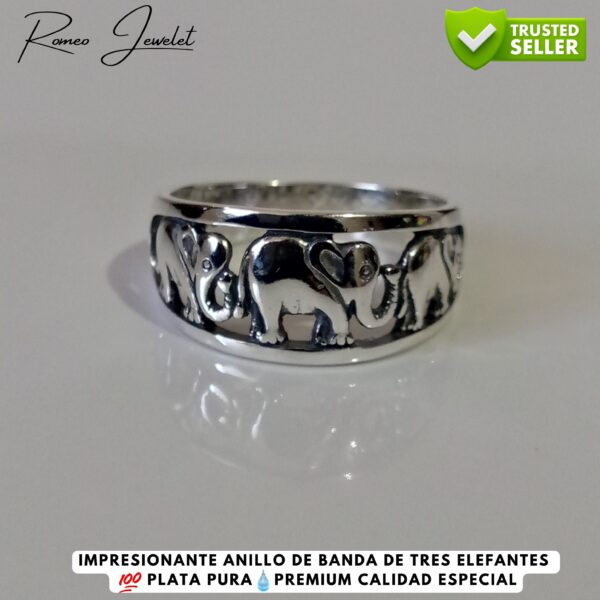 Exquisito anillo de plata de ley con tres elefantes, manufactura premium en Ecuador.