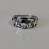Auténtico anillo de plata ecuatoriano con tres elefantes, calidad premium.