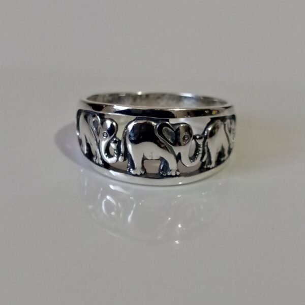 Auténtico anillo de plata ecuatoriano con tres elefantes, calidad premium.