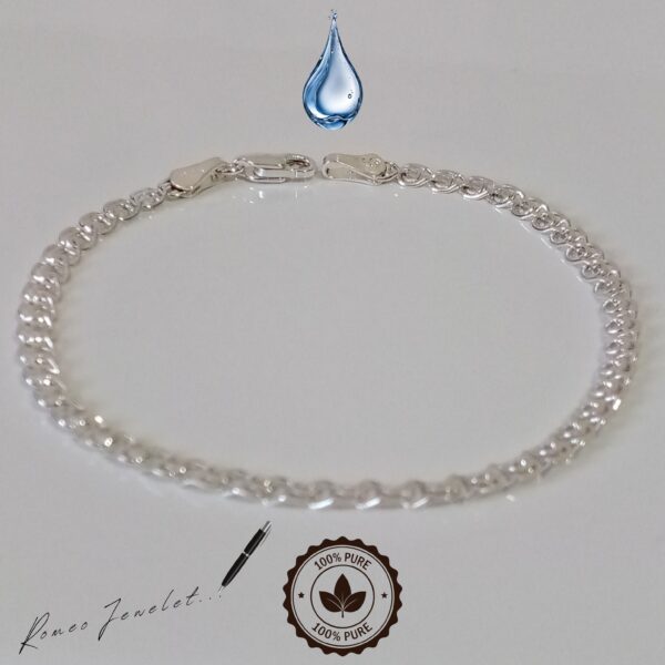 Pulsera de plata con cierre de langosta, un accesorio de moda sofisticado.