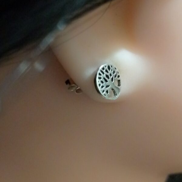 Aretes Árbol de la Vida: Diseño Exclusivo en Plata Pura Topos Árbol de la Vida en Plata Pura – Detalle del Diseño en Orejas, Estilo Elegante de RomeoJewelet