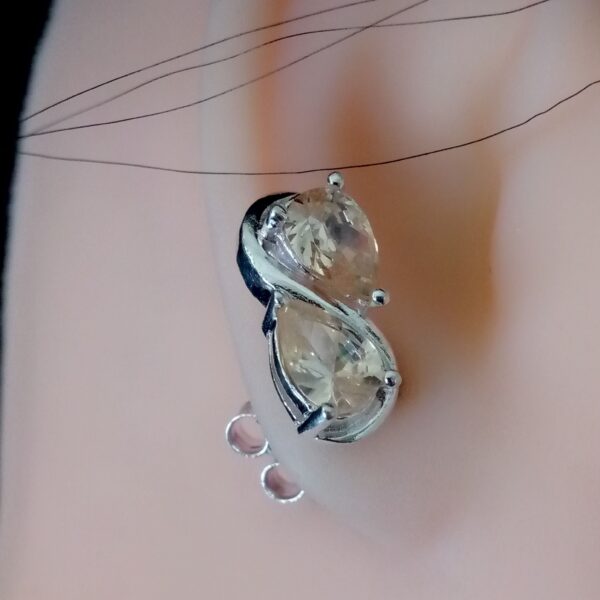 Joyería fina: aretes de plata pura con una preciosa gema de citrino en forma de gota, creados por RomeoJewelet.