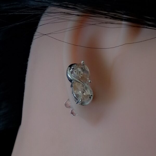 Aretes colgantes de plata con citrino en forma de gota, un accesorio elegante y sofisticado.