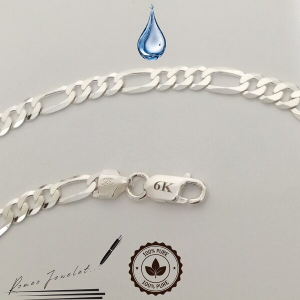 Atrévete a lucir el secreto mejor guardado: la cadena Figaro 2025 de plata pura.