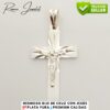 Un detalle de joyería con significado espiritual, dije de cruz de plata con Jesús.