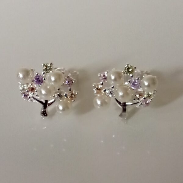 Topos-Plata-Arbol-Vida-Perlas-Circones-2 Par de pendientes con diseño simbólico del Árbol de la Vida en plata