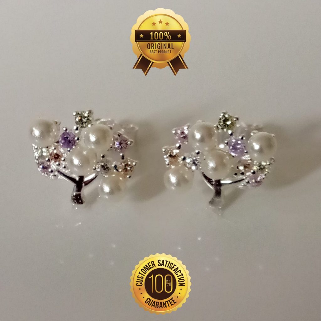 Jewelry Artisan in Ecuador showcasing silver tops with original pearls in the Quito market